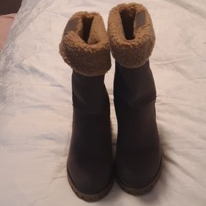 Like new grey boots fits like 7.5
